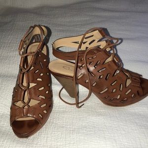tie wedge heels
